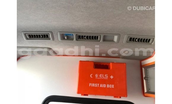 Acheter Import Voiture Toyota Hiace Blanc à Import - Dubai, Somalie Acheter Import Voiture Toyota Hiace Blanc à Import - Dubai, Somalie