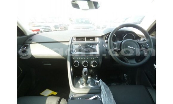Acheter Import Voiture Jaguar E-Pace Blanc à Import - Dubai, Somalie Acheter Import Voiture Jaguar E-Pace Blanc à Import - Dubai, Somalie