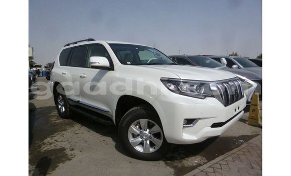 Acheter Import Voiture Toyota Prado Blanc à Import - Dubai, Somalie Acheter Import Voiture Toyota Prado Blanc à Import - Dubai, Somalie