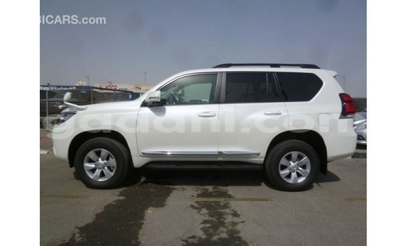 Acheter Import Voiture Toyota Prado Blanc à Import - Dubai, Somalie Acheter Import Voiture Toyota Prado Blanc à Import - Dubai, Somalie