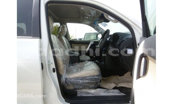 Acheter Import Voiture Toyota Prado Blanc à Import - Dubai, Somalie Acheter Import Voiture Toyota Prado Blanc à Import - Dubai, Somalie