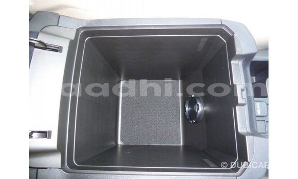 Acheter Import Voiture Toyota Prado Blanc à Import - Dubai, Somalie Acheter Import Voiture Toyota Prado Blanc à Import - Dubai, Somalie