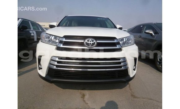 ይግዙ Imported Toyota Kluger ነጭ መኪና በ Import - Dubai በ ሶማሊያ ይግዙ Imported Toyota Kluger ነጭ መኪና በ Import - Dubai በ ሶማሊያ