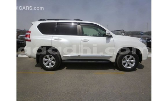 Acheter Import Voiture Toyota Prado Blanc à Import - Dubai, Somalie Acheter Import Voiture Toyota Prado Blanc à Import - Dubai, Somalie