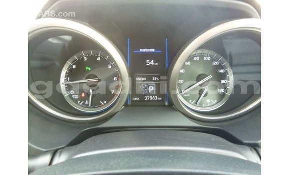 Acheter Import Voiture Toyota Prado Blanc à Import - Dubai, Somalie Acheter Import Voiture Toyota Prado Blanc à Import - Dubai, Somalie