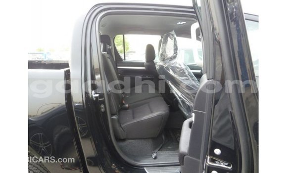 Acheter Import Voiture Toyota Hilux Noir à Import - Dubai, Somalie Acheter Import Voiture Toyota Hilux Noir à Import - Dubai, Somalie