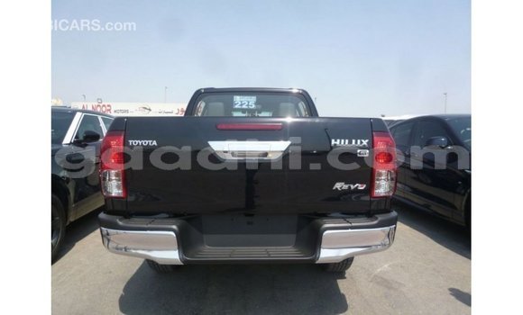 Acheter Import Voiture Toyota Hilux Noir à Import - Dubai, Somalie Acheter Import Voiture Toyota Hilux Noir à Import - Dubai, Somalie