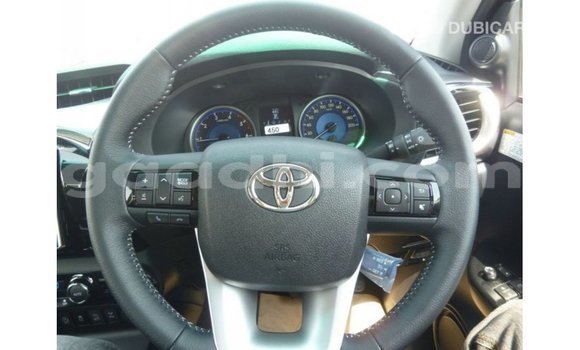 Acheter Import Voiture Toyota Hilux Noir à Import - Dubai, Somalie Acheter Import Voiture Toyota Hilux Noir à Import - Dubai, Somalie