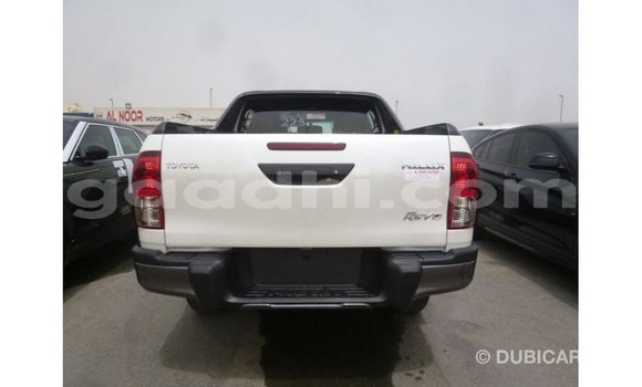 Acheter Import Voiture Toyota Hilux Blanc à Import - Dubai, Somalie Acheter Import Voiture Toyota Hilux Blanc à Import - Dubai, Somalie