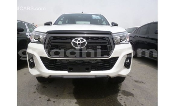 Acheter Import Voiture Toyota Hilux Blanc à Import - Dubai, Somalie Acheter Import Voiture Toyota Hilux Blanc à Import - Dubai, Somalie