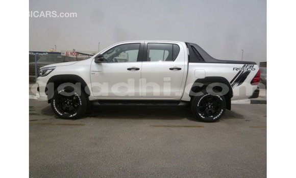Acheter Import Voiture Toyota Hilux Blanc à Import - Dubai, Somalie Acheter Import Voiture Toyota Hilux Blanc à Import - Dubai, Somalie
