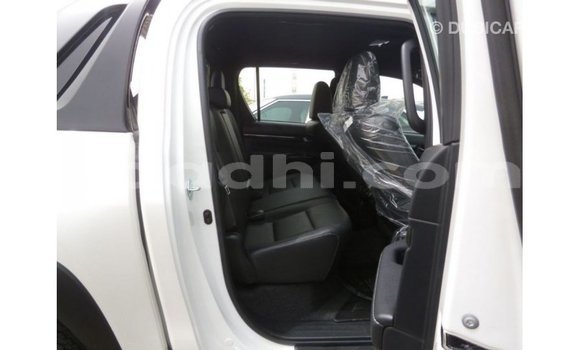 Acheter Import Voiture Toyota Hilux Blanc à Import - Dubai, Somalie Acheter Import Voiture Toyota Hilux Blanc à Import - Dubai, Somalie