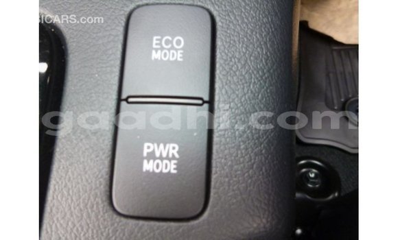 Acheter Import Voiture Toyota Hilux Blanc à Import - Dubai, Somalie Acheter Import Voiture Toyota Hilux Blanc à Import - Dubai, Somalie