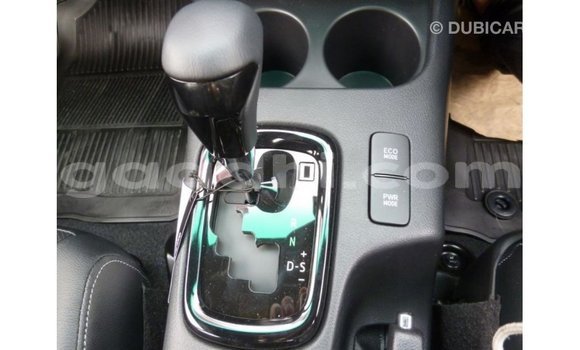 Acheter Import Voiture Toyota Hilux Blanc à Import - Dubai, Somalie Acheter Import Voiture Toyota Hilux Blanc à Import - Dubai, Somalie