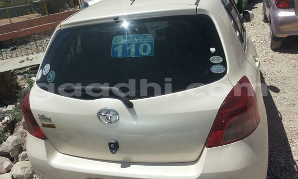 Nunua Ilio tumika Toyota Vitz Nyeupe Gari ndani ya Mogadishu nchini Somalia Nunua Ilio tumika Toyota Vitz Nyeupe Gari ndani ya Mogadishu nchini Somalia