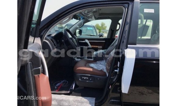 Acheter Import Voiture Toyota Land Cruiser Noir à Import - Dubai, Somalie Acheter Import Voiture Toyota Land Cruiser Noir à Import - Dubai, Somalie