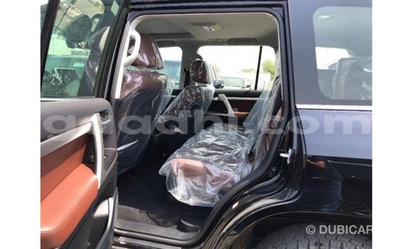 Acheter Import Voiture Toyota Land Cruiser Noir à Import - Dubai, Somalie Acheter Import Voiture Toyota Land Cruiser Noir à Import - Dubai, Somalie