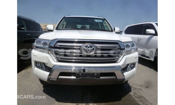 Acheter Import Voiture Toyota Land Cruiser Blanc à Import - Dubai, Somalie Acheter Import Voiture Toyota Land Cruiser Blanc à Import - Dubai, Somalie