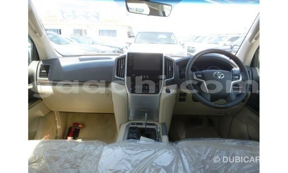Acheter Import Voiture Toyota Land Cruiser Blanc à Import - Dubai, Somalie Acheter Import Voiture Toyota Land Cruiser Blanc à Import - Dubai, Somalie