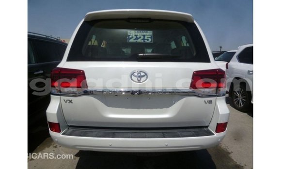 Acheter Import Voiture Toyota Land Cruiser Blanc à Import - Dubai, Somalie Acheter Import Voiture Toyota Land Cruiser Blanc à Import - Dubai, Somalie
