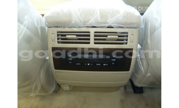 Acheter Import Voiture Toyota Land Cruiser Blanc à Import - Dubai, Somalie Acheter Import Voiture Toyota Land Cruiser Blanc à Import - Dubai, Somalie