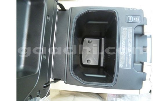 Acheter Import Voiture Toyota Land Cruiser Blanc à Import - Dubai, Somalie Acheter Import Voiture Toyota Land Cruiser Blanc à Import - Dubai, Somalie