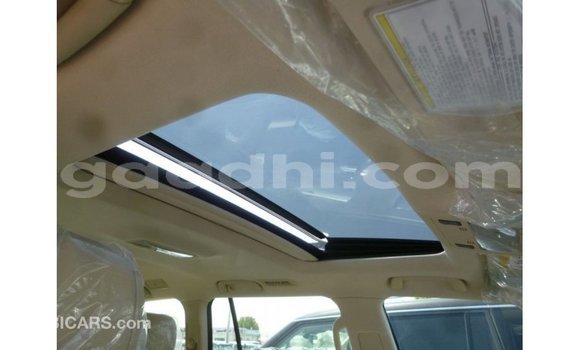 Acheter Import Voiture Toyota Land Cruiser Blanc à Import - Dubai, Somalie Acheter Import Voiture Toyota Land Cruiser Blanc à Import - Dubai, Somalie