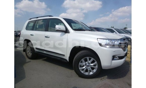 Acheter Import Voiture Toyota Land Cruiser Blanc à Import - Dubai, Somalie Acheter Import Voiture Toyota Land Cruiser Blanc à Import - Dubai, Somalie