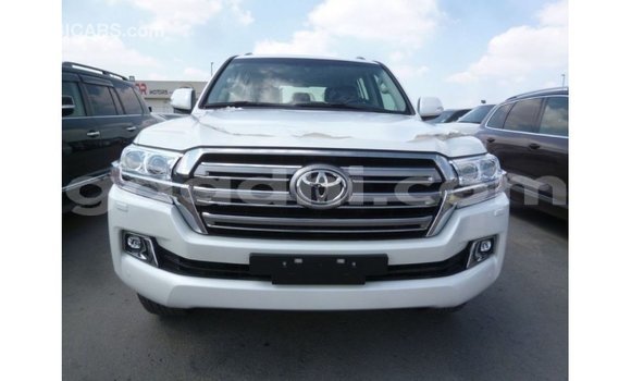 Acheter Import Voiture Toyota Land Cruiser Blanc à Import - Dubai, Somalie Acheter Import Voiture Toyota Land Cruiser Blanc à Import - Dubai, Somalie