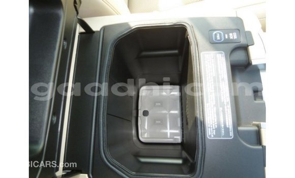 Acheter Import Voiture Toyota Land Cruiser Noir à Import - Dubai, Somalie Acheter Import Voiture Toyota Land Cruiser Noir à Import - Dubai, Somalie
