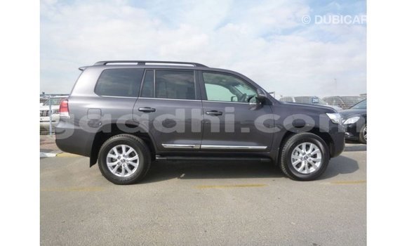 ይግዙ Imported Toyota Land Cruiser ሌላ መኪና በ Import - Dubai በ ሶማሊያ ይግዙ Imported Toyota Land Cruiser ሌላ መኪና በ Import - Dubai በ ሶማሊያ