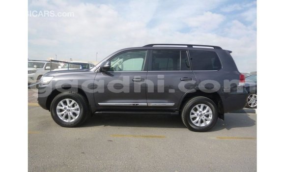 ይግዙ Imported Toyota Land Cruiser ሌላ መኪና በ Import - Dubai በ ሶማሊያ ይግዙ Imported Toyota Land Cruiser ሌላ መኪና በ Import - Dubai በ ሶማሊያ