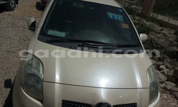 Nunua Ilio tumika Toyota Vitz Nyeupe Gari ndani ya Mogadishu nchini Somalia Nunua Ilio tumika Toyota Vitz Nyeupe Gari ndani ya Mogadishu nchini Somalia