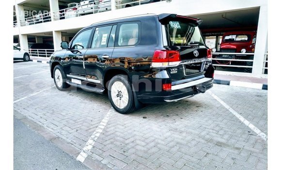 Imported Toyota Land Cruiser Black Makiinaa iti Import - Dubai keessatti Somalia keessatti Imported Toyota Land Cruiser Black Makiinaa iti Import - Dubai keessatti Somalia keessatti