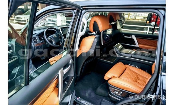 Imported Toyota Land Cruiser Black Makiinaa iti Import - Dubai keessatti Somalia keessatti Imported Toyota Land Cruiser Black Makiinaa iti Import - Dubai keessatti Somalia keessatti