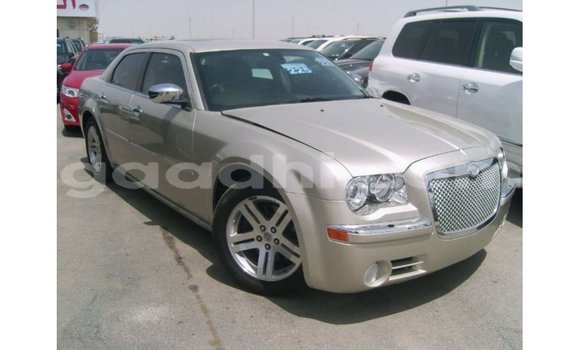 Buy Import Chrysler 300 Beige Car in Import - Dubai in Somalia
