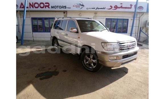 Acheter Import Voiture Toyota Land Cruiser Blanc à Import - Dubai, Somalie Acheter Import Voiture Toyota Land Cruiser Blanc à Import - Dubai, Somalie