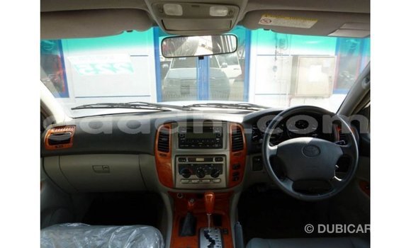Acheter Import Voiture Toyota Land Cruiser Blanc à Import - Dubai, Somalie Acheter Import Voiture Toyota Land Cruiser Blanc à Import - Dubai, Somalie
