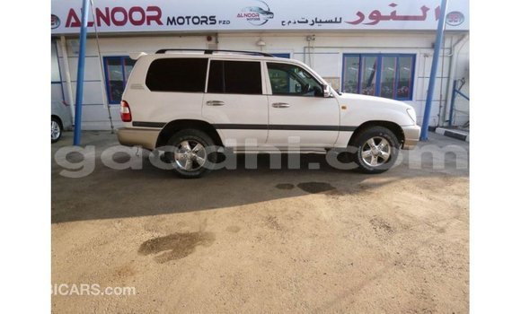 Acheter Import Voiture Toyota Land Cruiser Blanc à Import - Dubai, Somalie Acheter Import Voiture Toyota Land Cruiser Blanc à Import - Dubai, Somalie