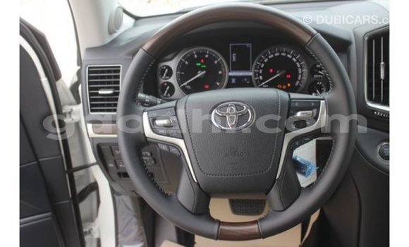 اشتري Imported Toyota Land Cruiser أبيض سيارة في Import - Dubai في الصومال اشتري Imported Toyota Land Cruiser أبيض سيارة في Import - Dubai في الصومال