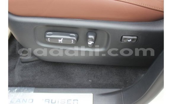 اشتري Imported Toyota Land Cruiser أبيض سيارة في Import - Dubai في الصومال اشتري Imported Toyota Land Cruiser أبيض سيارة في Import - Dubai في الصومال