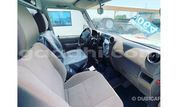 اشتري Imported Toyota Land Cruiser اللون البيج سيارة في Import - Dubai في الصومال اشتري Imported Toyota Land Cruiser اللون البيج سيارة في Import - Dubai في الصومال