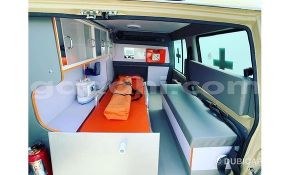 اشتري Imported Toyota Land Cruiser اللون البيج سيارة في Import - Dubai في الصومال اشتري Imported Toyota Land Cruiser اللون البيج سيارة في Import - Dubai في الصومال