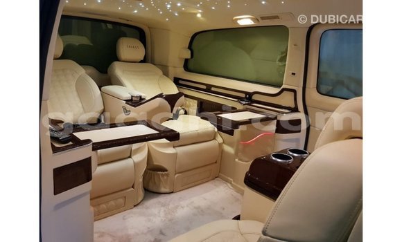 Imported Mercedes-Benz 250 Black Makiinaa iti Import - Dubai keessatti Somalia keessatti Imported Mercedes-Benz 250 Black Makiinaa iti Import - Dubai keessatti Somalia keessatti