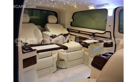 Imported Mercedes-Benz 250 Black Makiinaa iti Import - Dubai keessatti Somalia keessatti Imported Mercedes-Benz 250 Black Makiinaa iti Import - Dubai keessatti Somalia keessatti