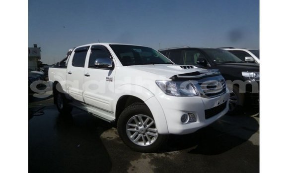Acheter Import Voiture Toyota Hilux Blanc à Import - Dubai, Somalie Acheter Import Voiture Toyota Hilux Blanc à Import - Dubai, Somalie