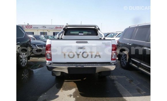 Acheter Import Voiture Toyota Hilux Blanc à Import - Dubai, Somalie Acheter Import Voiture Toyota Hilux Blanc à Import - Dubai, Somalie