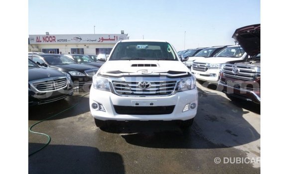 Acheter Import Voiture Toyota Hilux Blanc à Import - Dubai, Somalie Acheter Import Voiture Toyota Hilux Blanc à Import - Dubai, Somalie