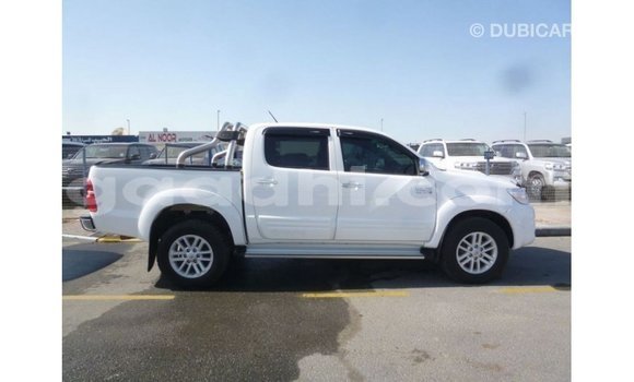 Acheter Import Voiture Toyota Hilux Blanc à Import - Dubai, Somalie Acheter Import Voiture Toyota Hilux Blanc à Import - Dubai, Somalie