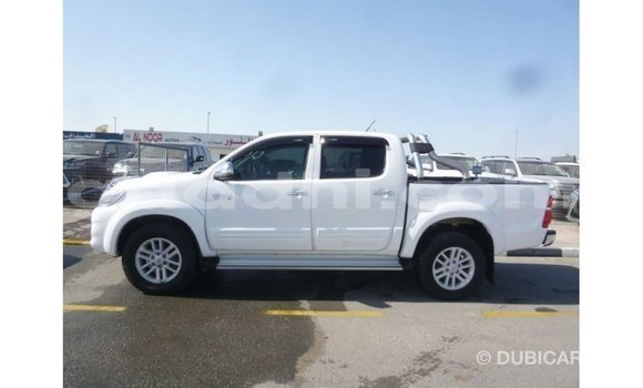 Acheter Import Voiture Toyota Hilux Blanc à Import - Dubai, Somalie Acheter Import Voiture Toyota Hilux Blanc à Import - Dubai, Somalie